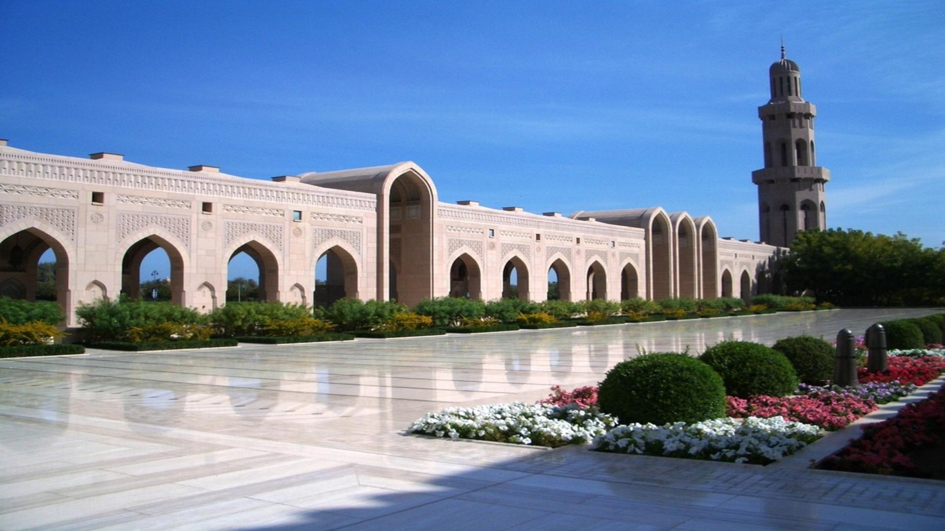 https://d3r8gwkgo0io6y.cloudfront.net/upload/grand mosque 1.jpg